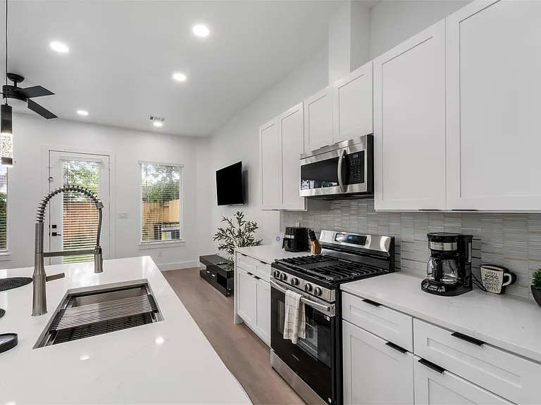 6815 Paris St — Photo 26