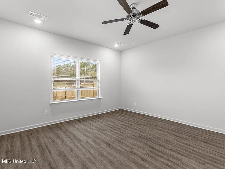 621 Stillwater Cv — Photo 16
