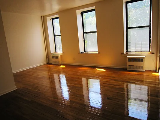 Rented by Halperin Real Estate LLC | media 6