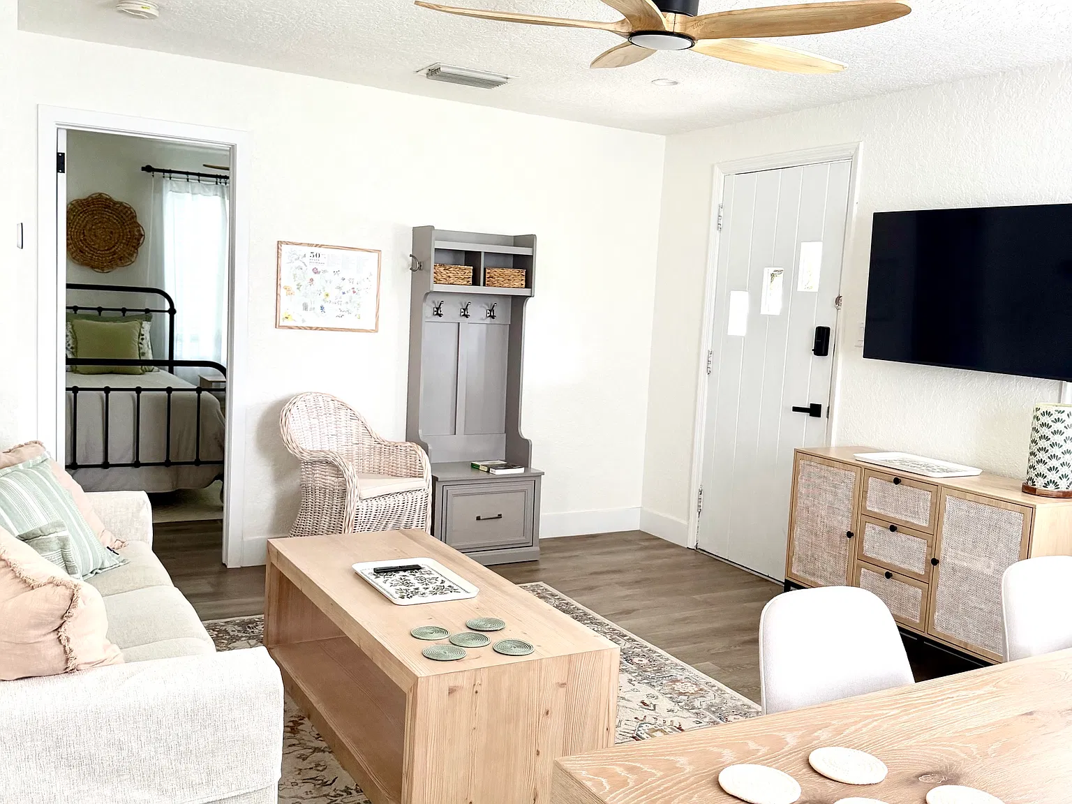 2 bed, 991 sqft, $3,500 — Photo 3