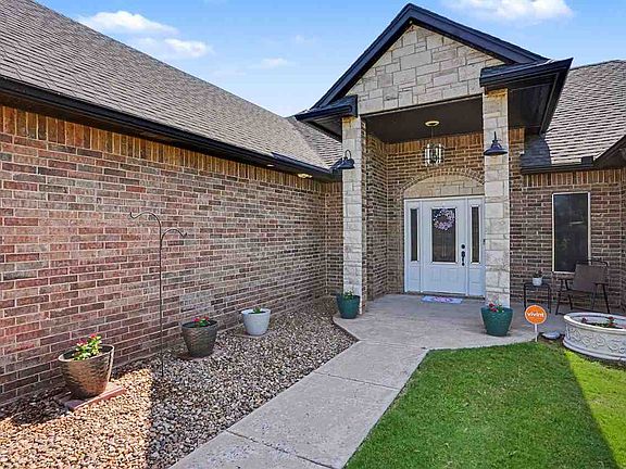 4th image of 6 Lake Crest Cir