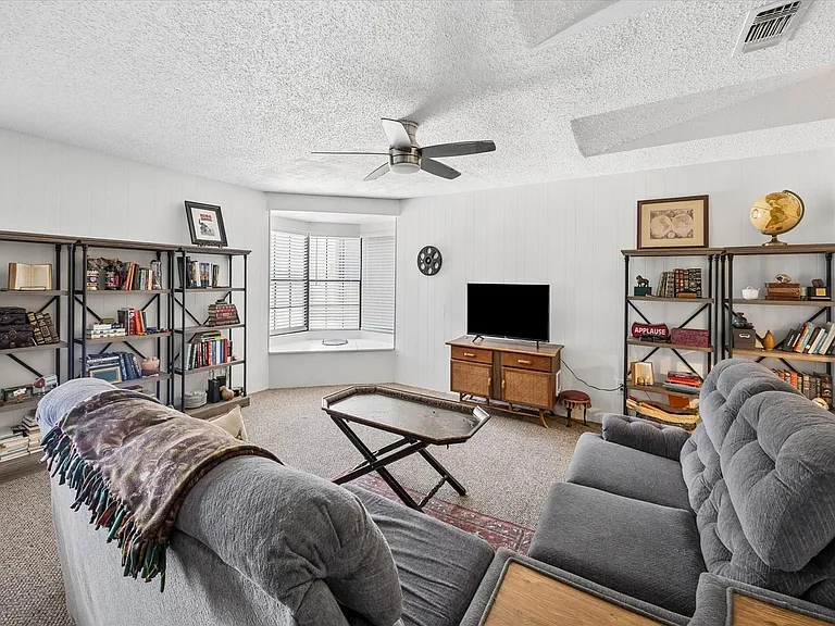 1008 Milam St — Photo 4