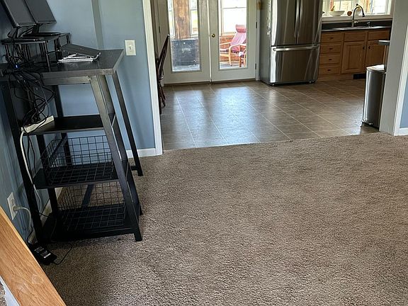 4th image of 894 Mountain Rd
