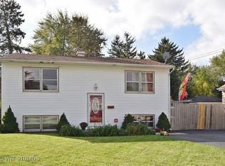 817 Parkway Ave, Elgin, IL 60120