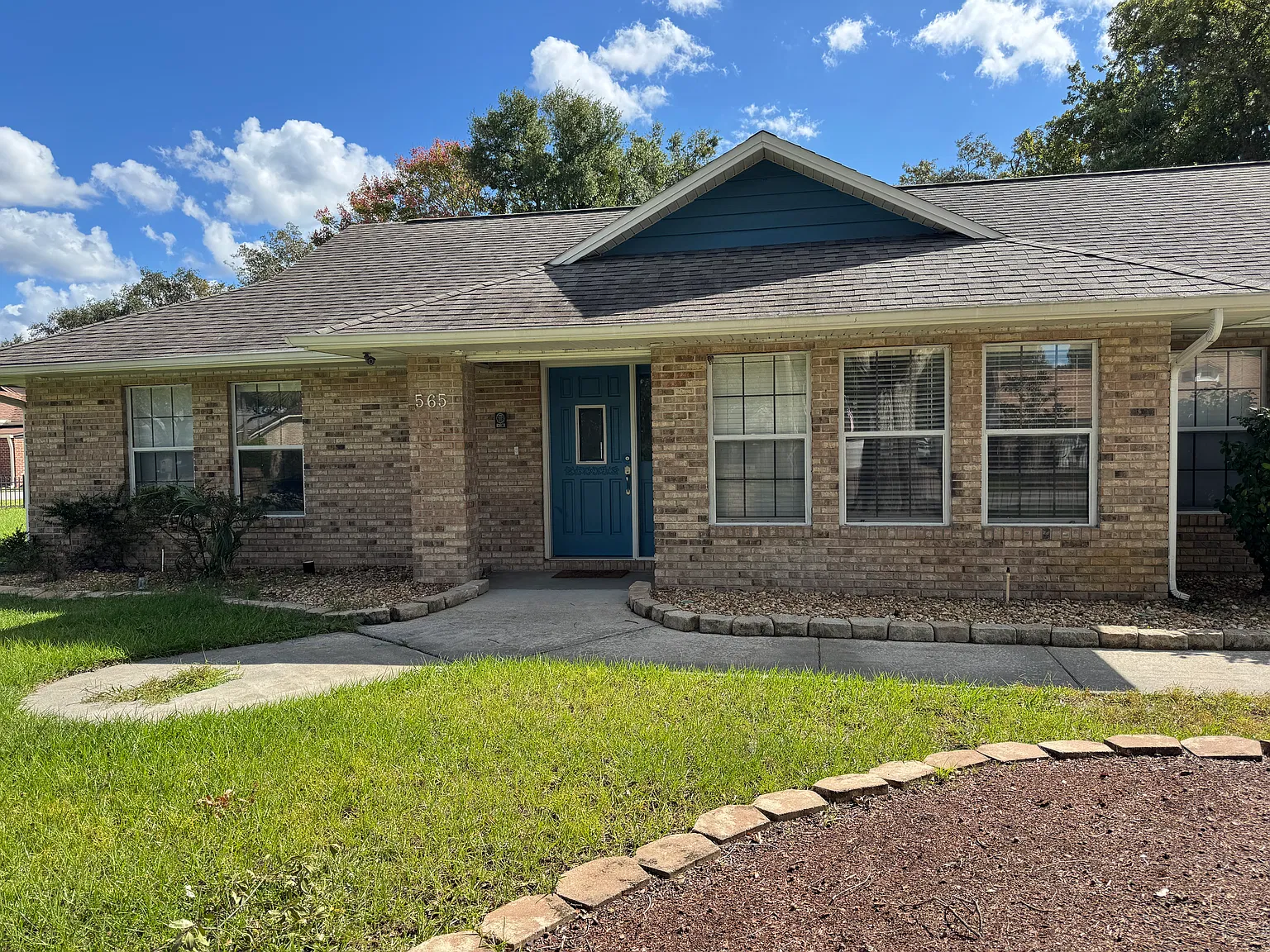 4 bed, 2310 sqft, $3,000 — Photo 2