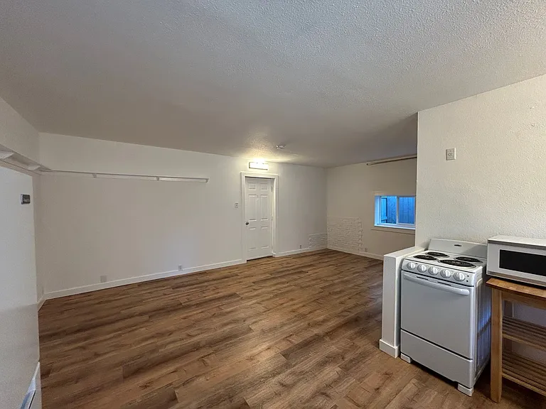 218 SW 7th St — Photo 8