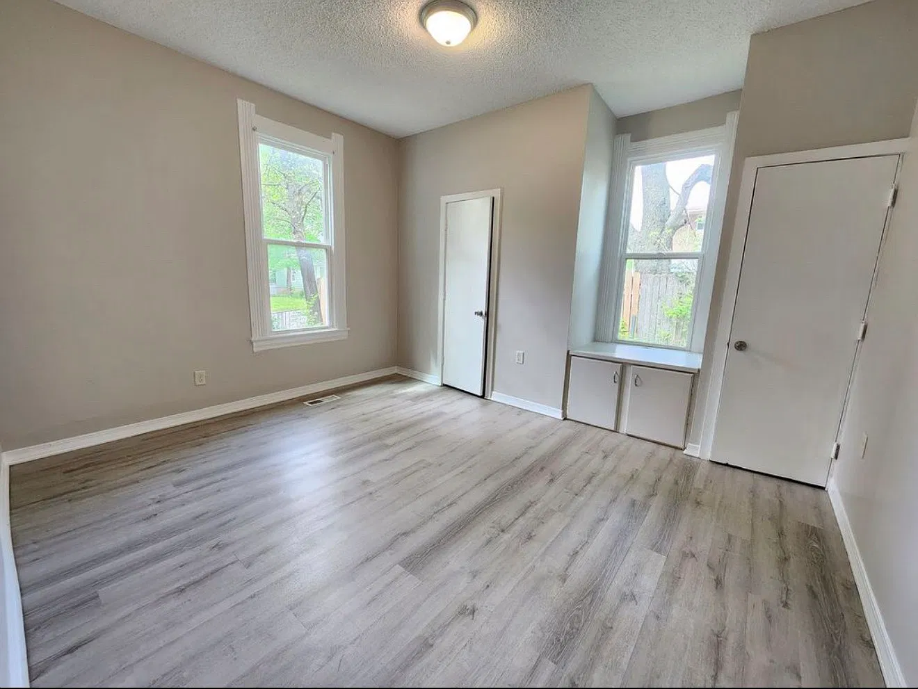 3 bed, 812 sqft, $1,200 — Photo 2