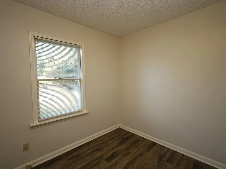 818 Stillwater Dr — Photo 15