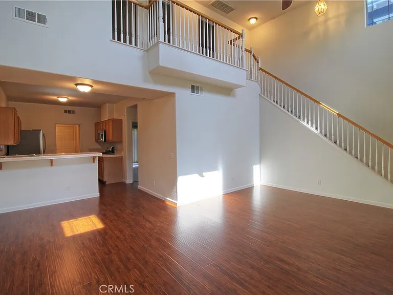 93 Orangewood Ct — Photo 4