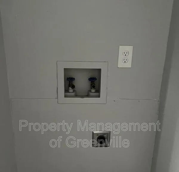 326 Loop St #G — Photo 4