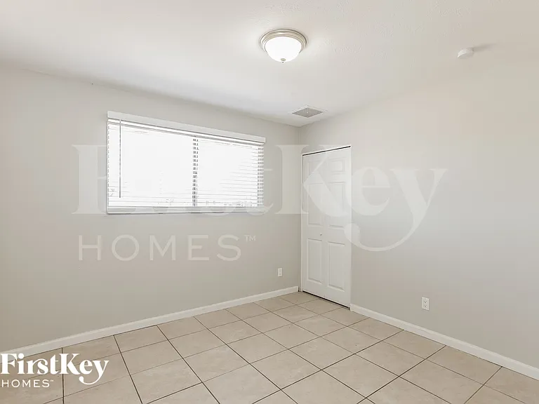 2114 W Sunnyside Dr — Photo 4