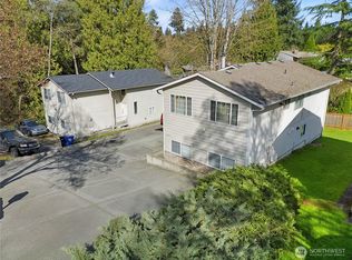 10606 Roosevelt Way NE, Seattle, WA 98125