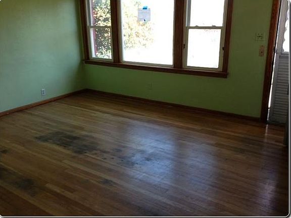3rd image of 1101 Leland Cir