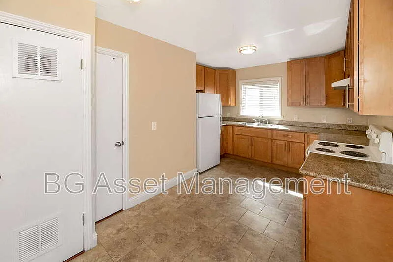 2 bed, 1.0 bath, 800 sqft, $2,375 — Photo 4