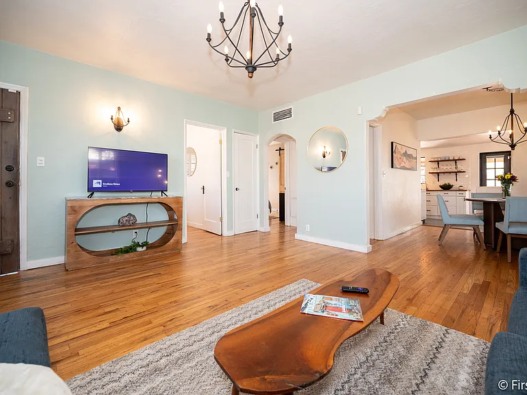 2620 E Lee St — Photo 7