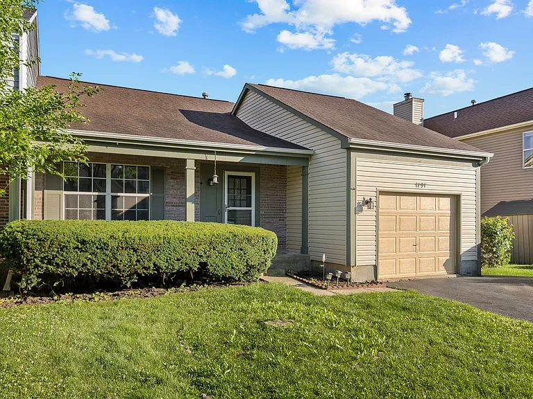1791 Barnhill Dr — Photo 2