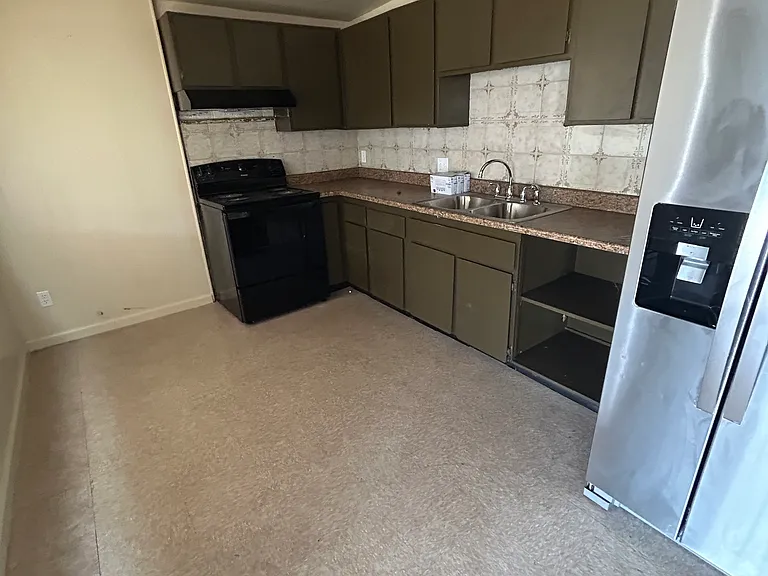 4650 S Martin Ave — Photo 6