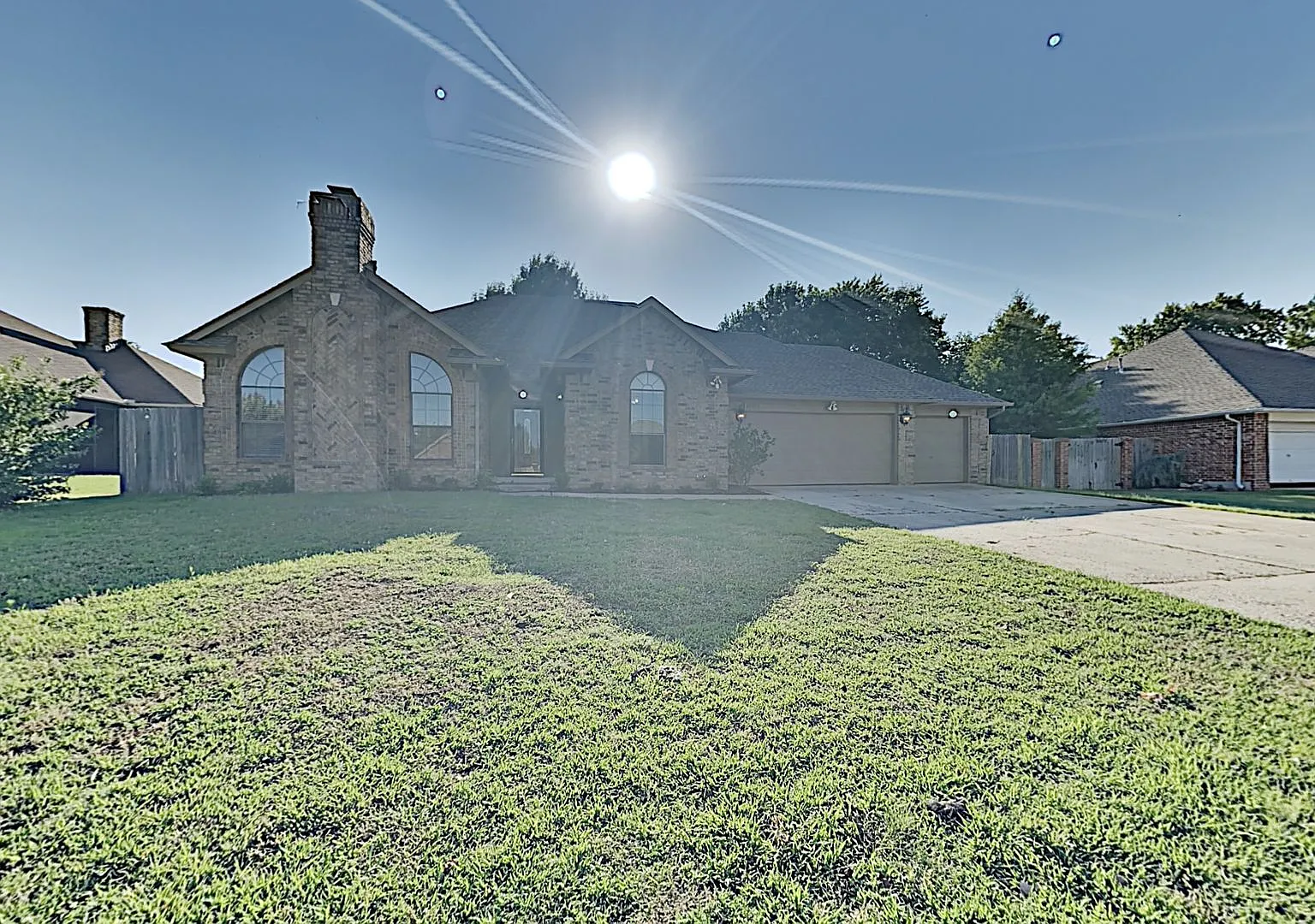 Beautiful and Spacious 3 Bedroom 2 Bathroom Home in Yukon Schools with Storm Shelter — Photo 2