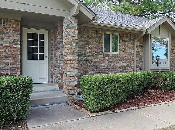 Welcoming front entry