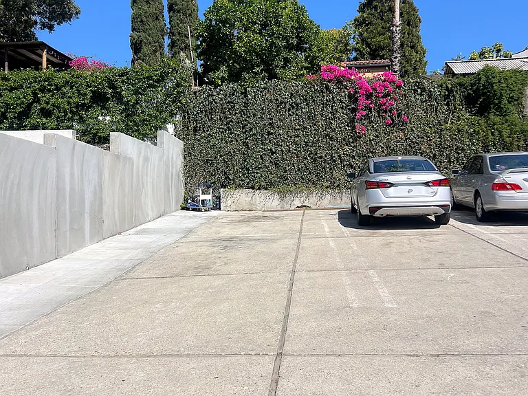 Allesandro St — Photo 25