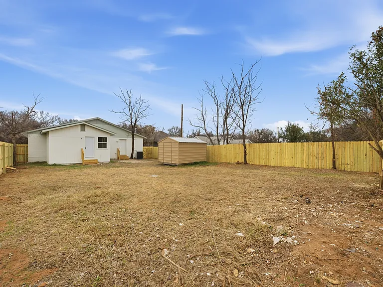 1221 Chestnut St — Photo 11