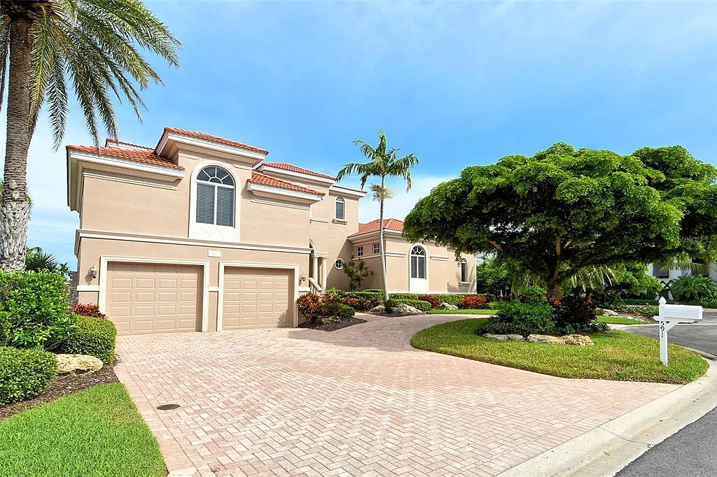 5 bed, 5.5 bath, 4858 sqft, $29,000 — Photo 3