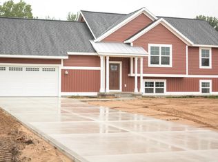 9650 Lorraine Ct, Zeeland, MI 49464