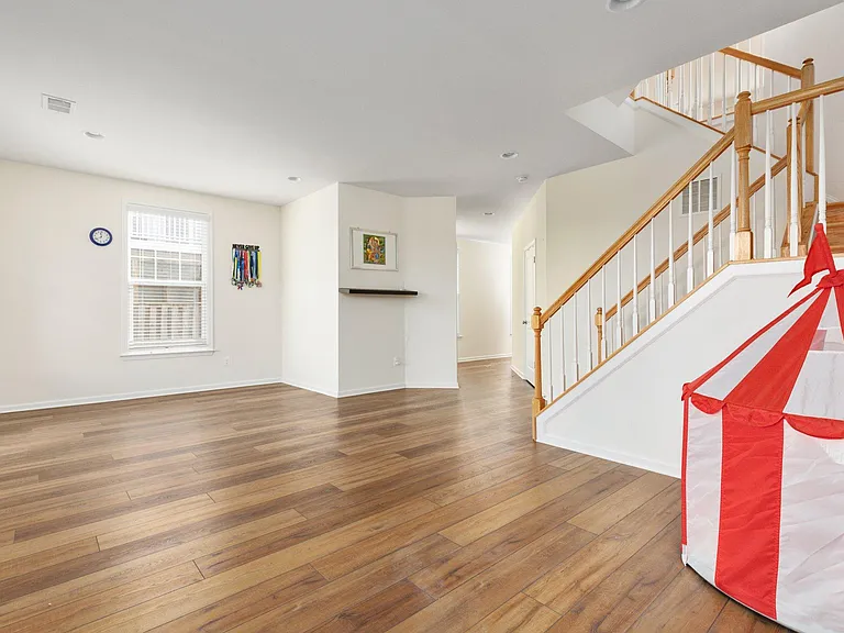 42304 Lancaster Woods Sq — Photo 4
