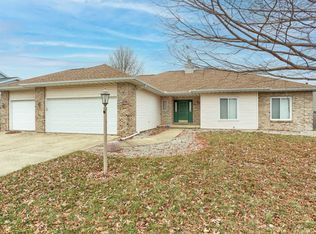 3922 Englewood Dr, Champaign, IL 61822