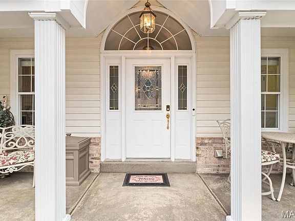 3rd image of 780 Emerald Oaks Ct
