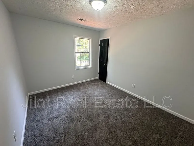 63 Lakeview Ln — Photo 13