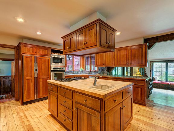 3rd image of 300 Dogwood Ave NE