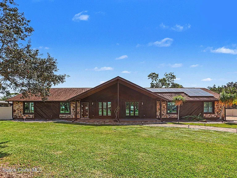 3200 N Tropical Trl — Photo 1