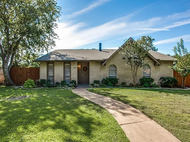 1416 Waterton Dr — Photo 2
