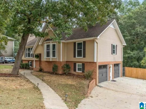 1108 Colonial Dr, Alabaster, AL 35007