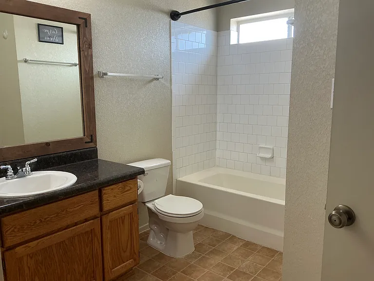 4402 S Jasmine Ave — Photo 12