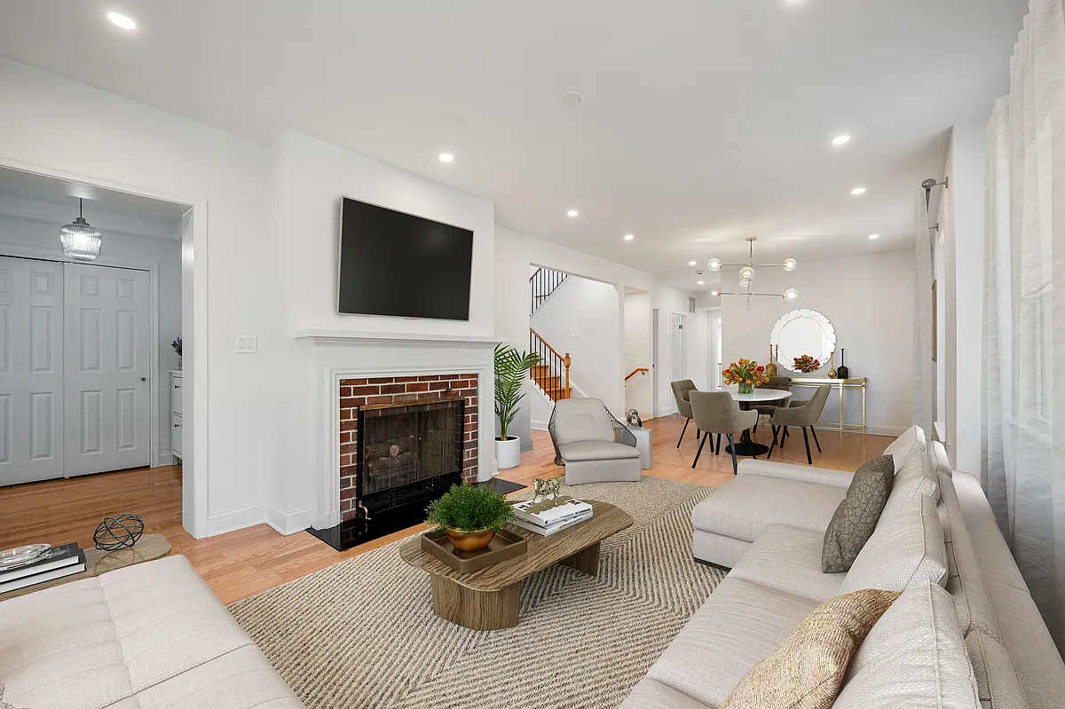 Building Photo - 708 Hankin St