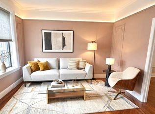 19-19 Ditmars Blvd #3A, Astoria, NY 11105
