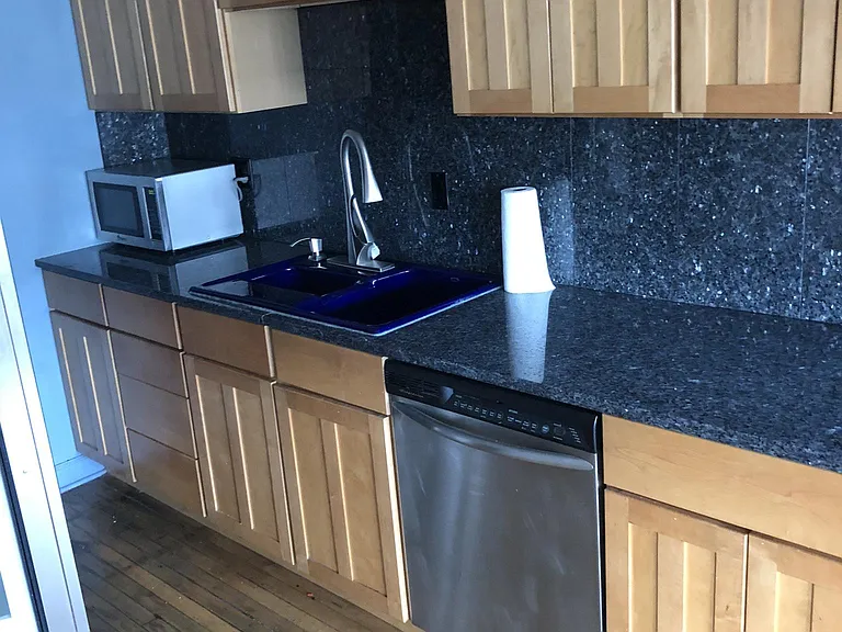 1027 W Oakdale Ave #2 — Photo 5