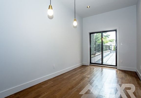5th image of 1333 Gates Ave #3B