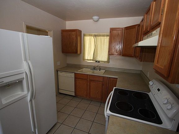 5th image of 4743 E Helen St