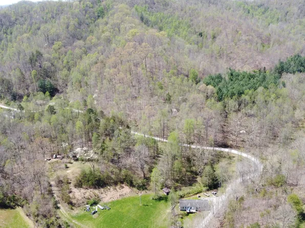 111 Turkey Creek Rd, Flat Lick, KY 40935