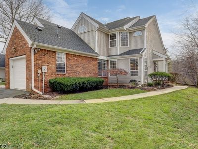 129 Buttercup Ct, Whitehouse Station, NJ, 08889