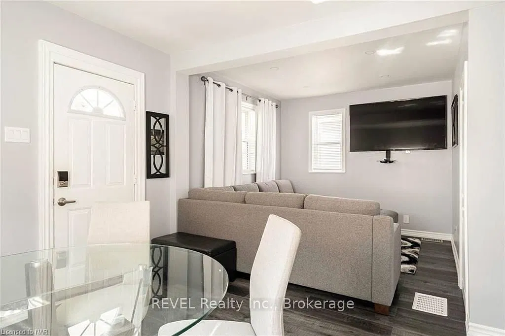 2 bed, $2,200 — Photo 4