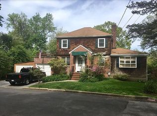 3217 Douglas Rd, Little Neck, NY 11363