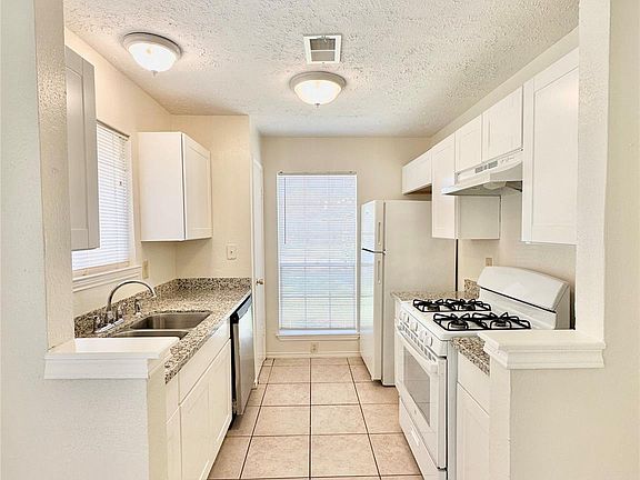 3rd image of 13753 Sablecrest St