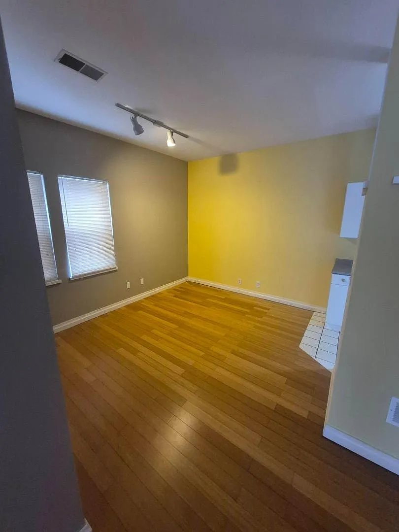 158 Park St - Upper Front — Photo 3