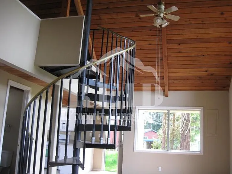 671 Creekside Dr — Photo 10