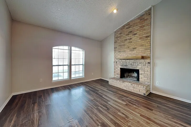 3 bed, 2.0 bath, 1521 sqft, $2,099 — Photo 2