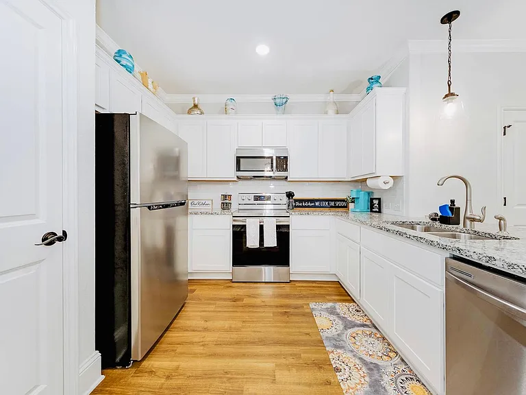 10329 Lynwood Vlg #101 — Photo 5